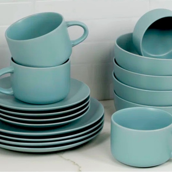 32pc dinnerware. - Picture 4 of 15